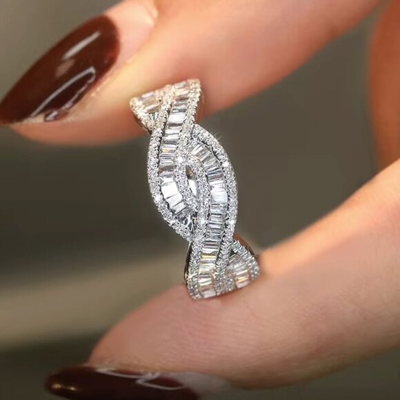 NEW 18k White Gold Diamond Baguette Cut Ring Twist Ring - Picture 3 of 9